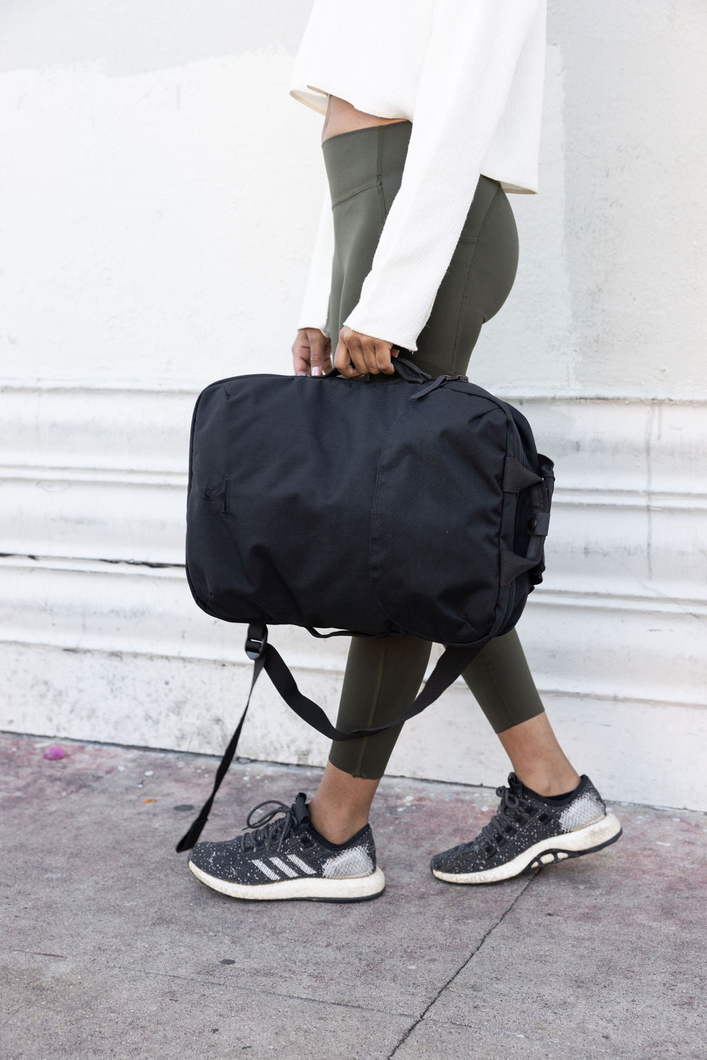 MILTHREAD Downwind everyday light backpack in black color