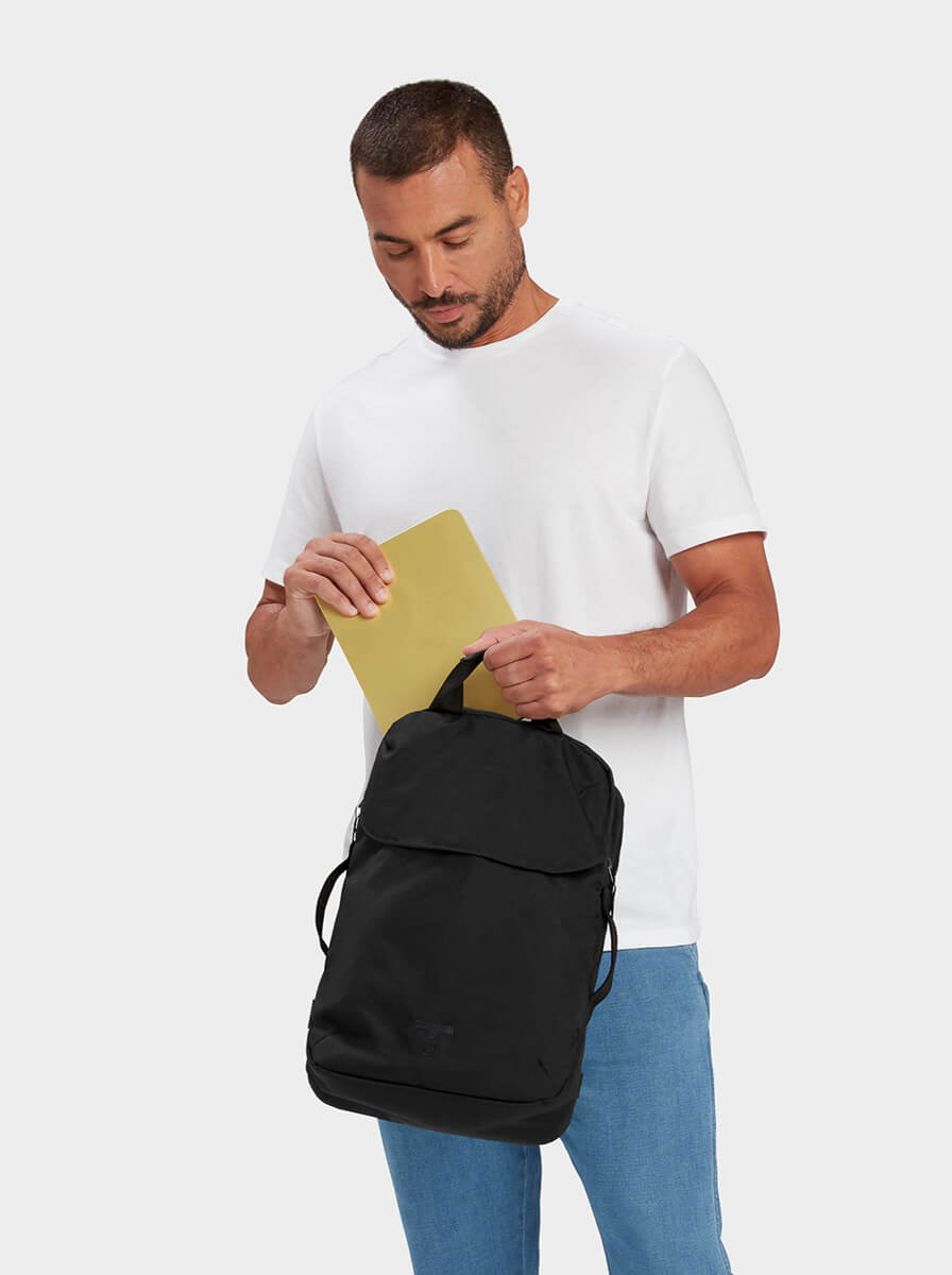 MILTHREAD Downwind everyday light backpack 8L in black