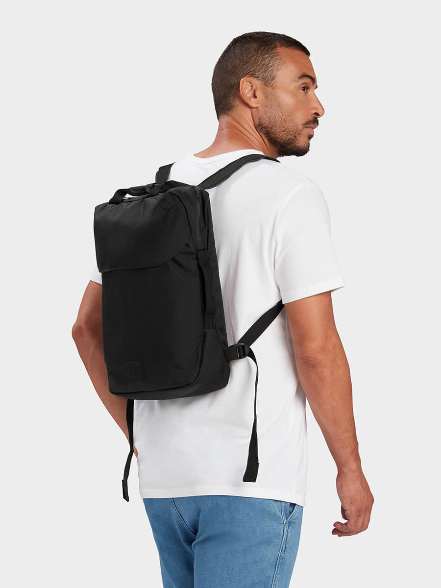 MILTHREAD Downwind everyday light backpack 8L in black