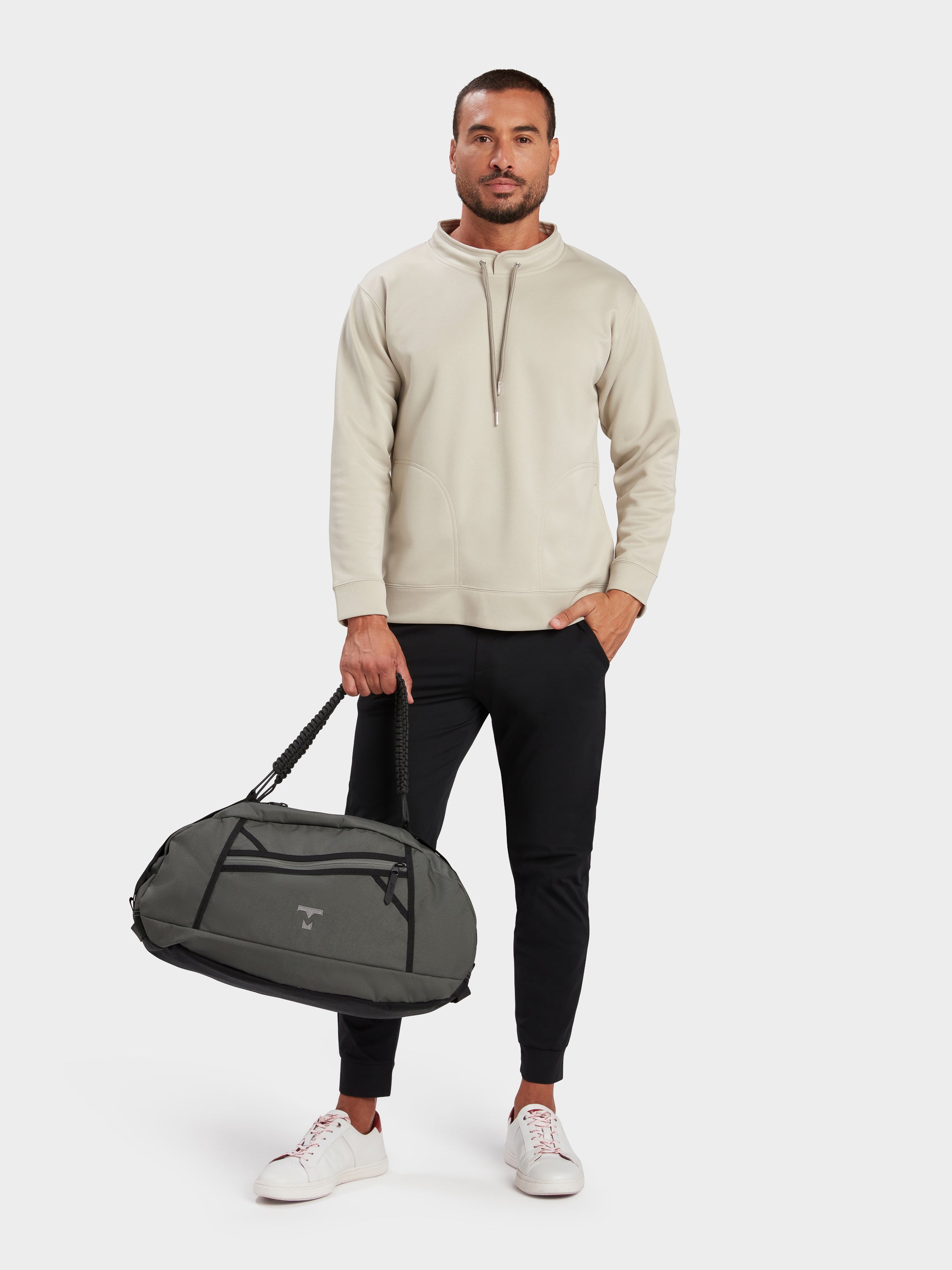 MILTHREAD Grit Duffel 25L travel bag in foliage on model