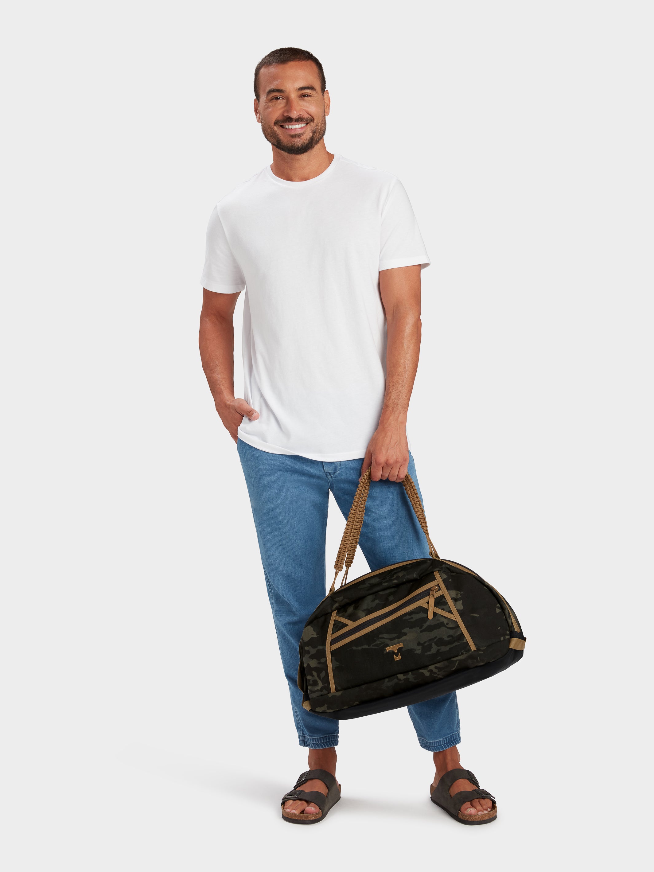MILTHREAD Grit Duffel 25L travel bag in multicam black on model