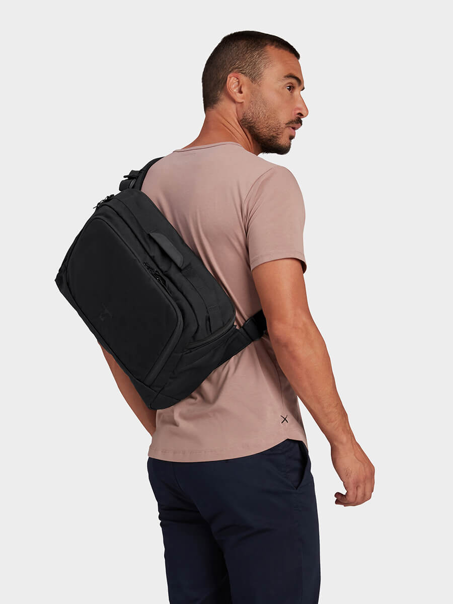 MILTHREAD Sparrow 8L EDC messenger bag in black