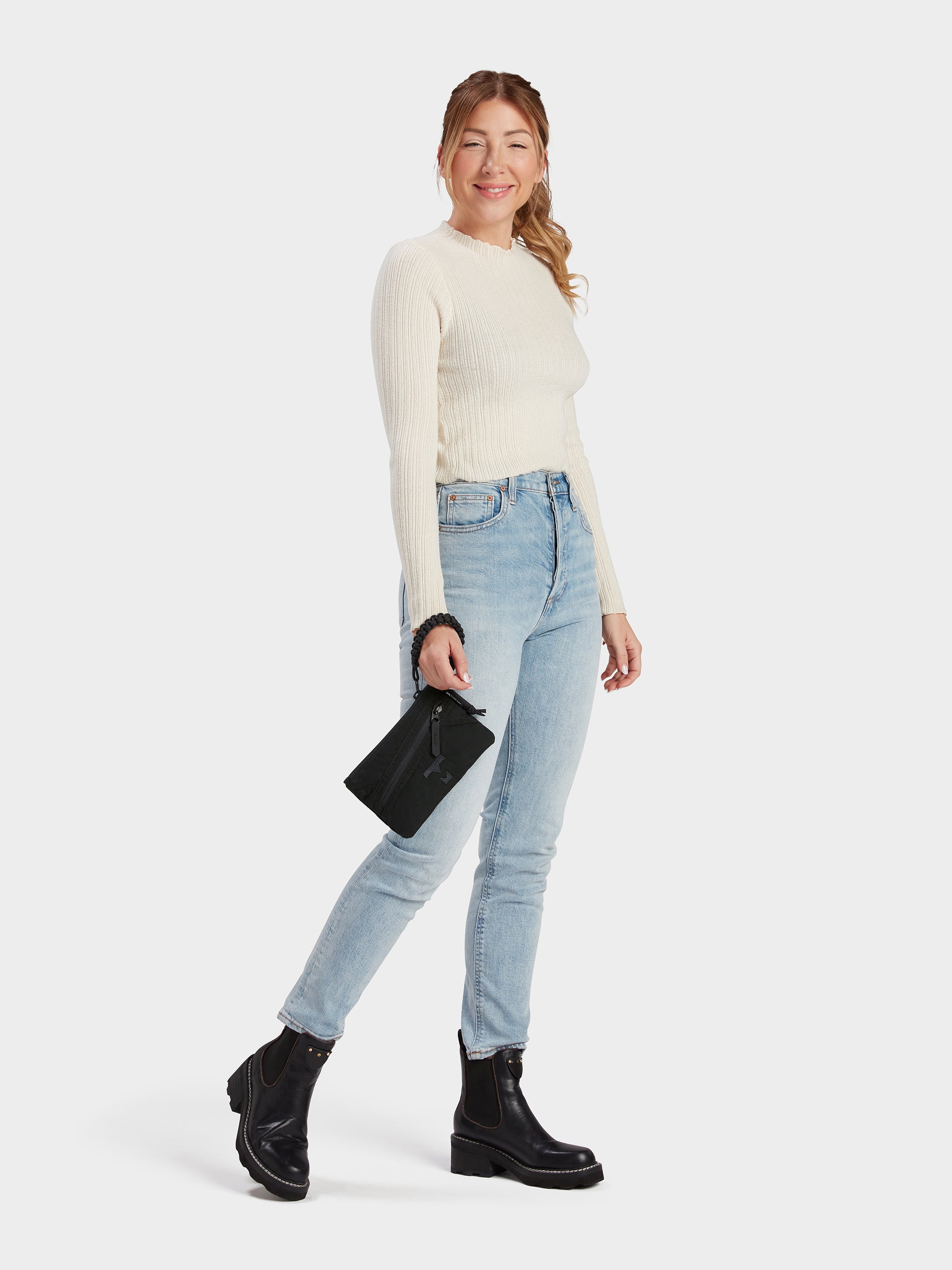 MILTHREAD Zest wristlet wallet in Black on model