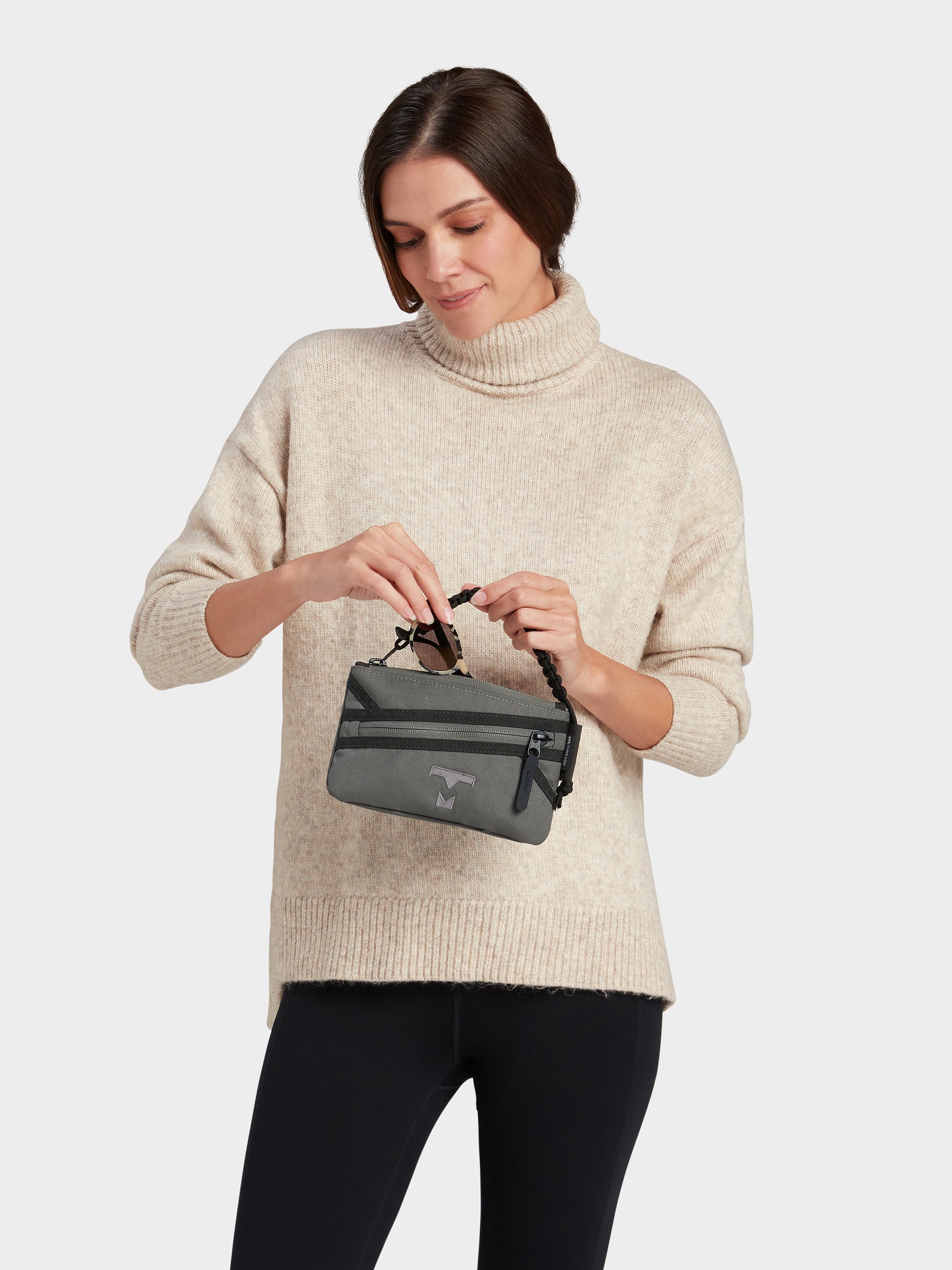 MILTHREAD Zest wristlet wallet in Foliage on model
