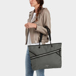 MILTHREAD Zing tote 13L in Foliage on model