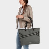 MILTHREAD Zing tote 13L in Foliage on model