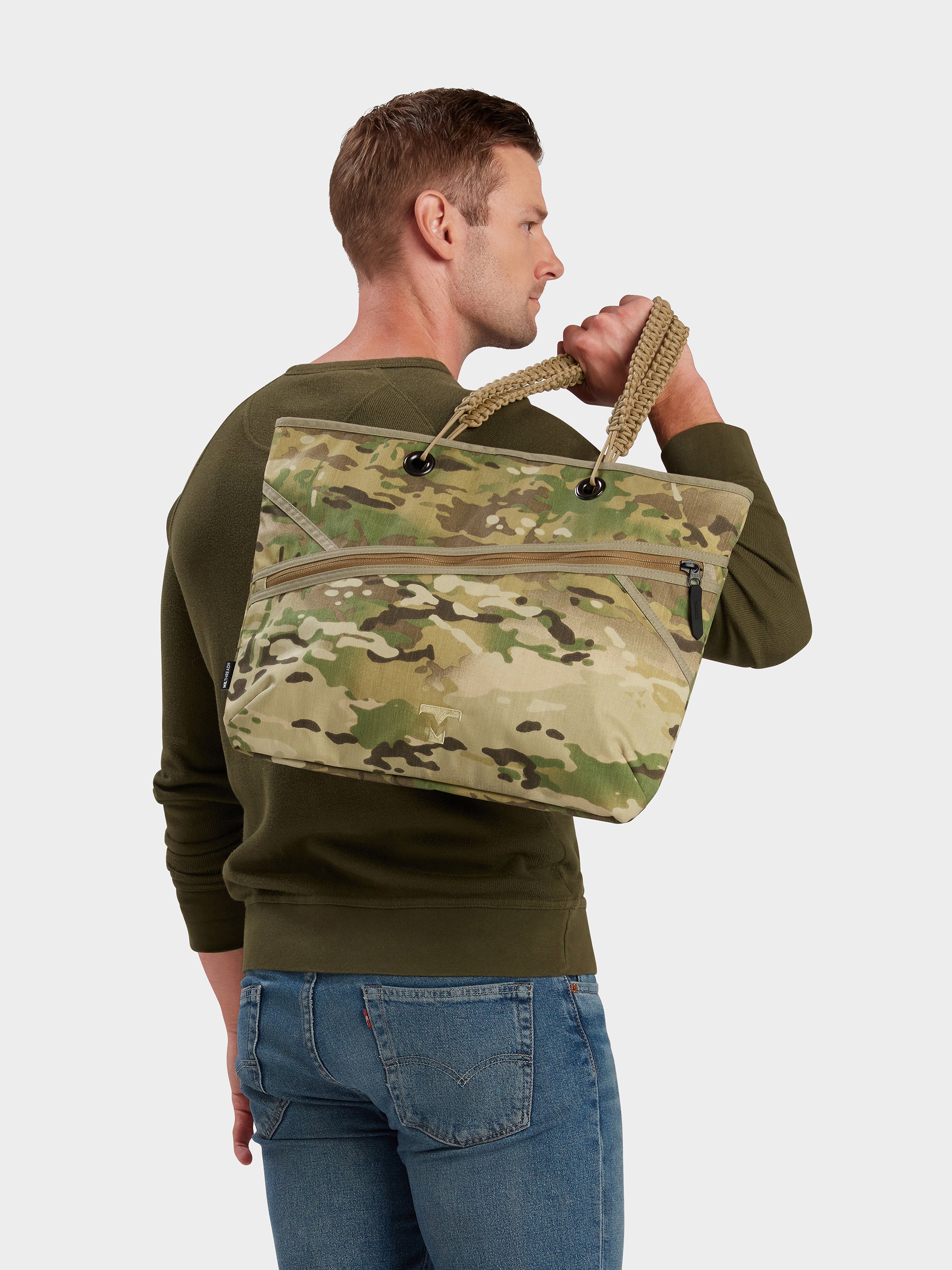 MILTHREAD Zing tote 13L in Multicam on model