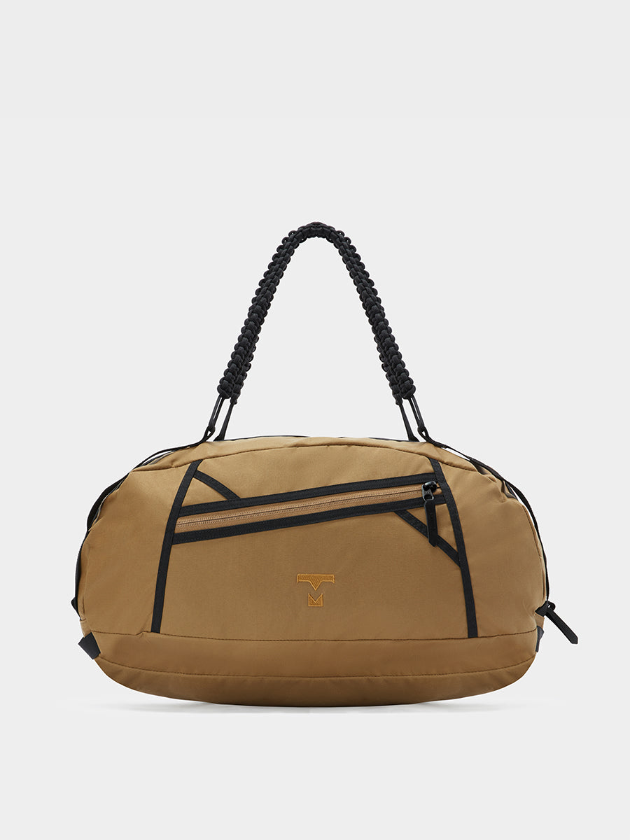 Grit duffle in coyote brown tabletop in front view