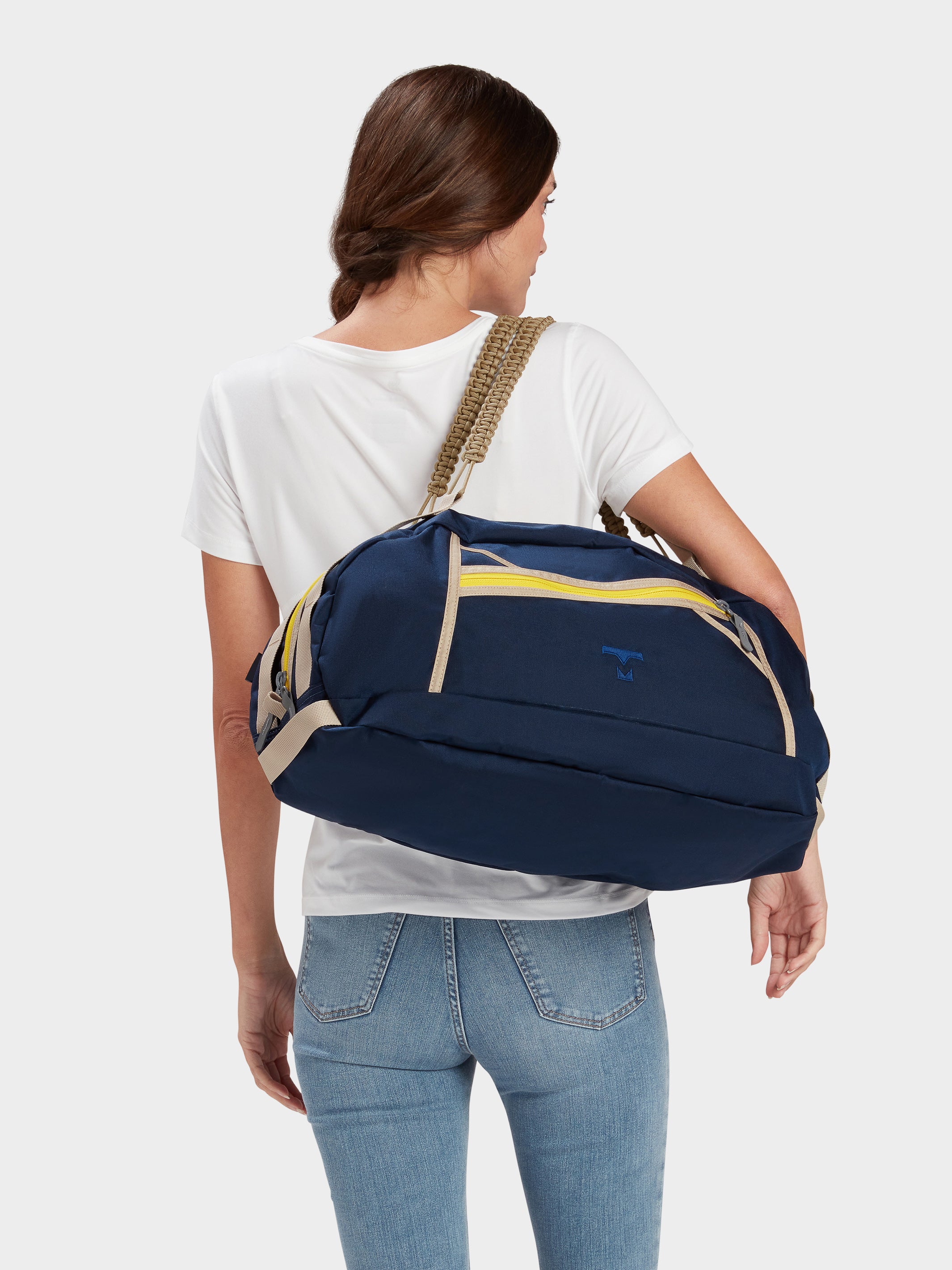 Grit duffle in midnight carried by model