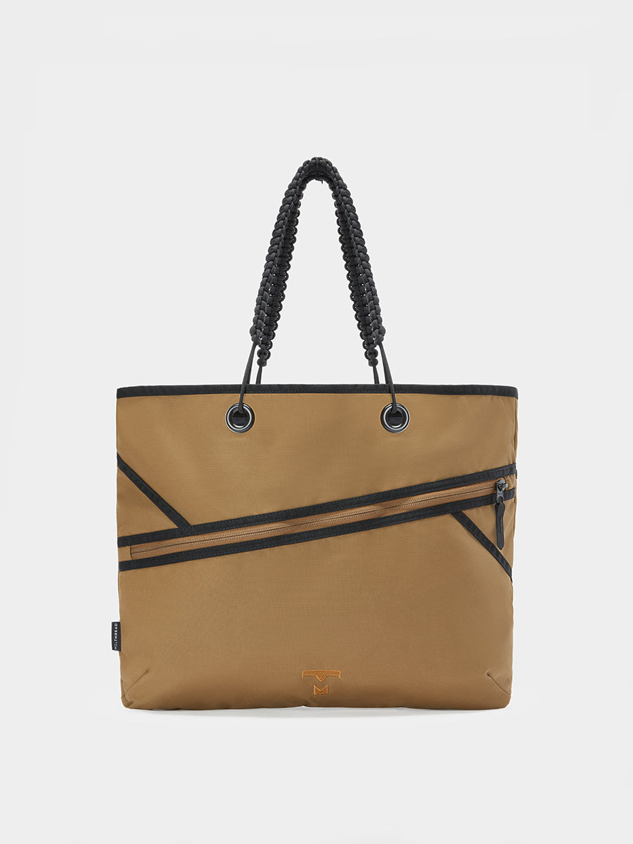 Zing tote in coyote brown in front view