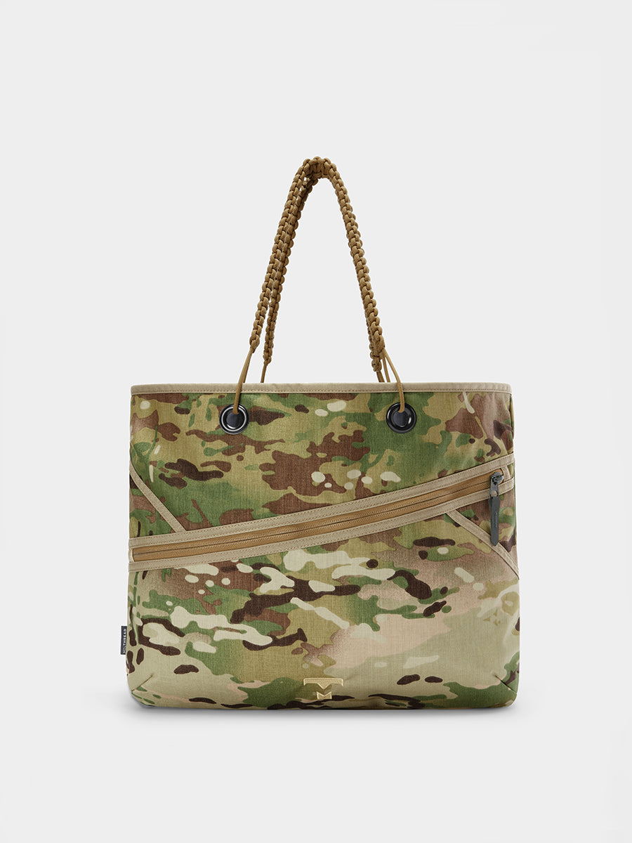 Zing tote in multicam tabletop in front view