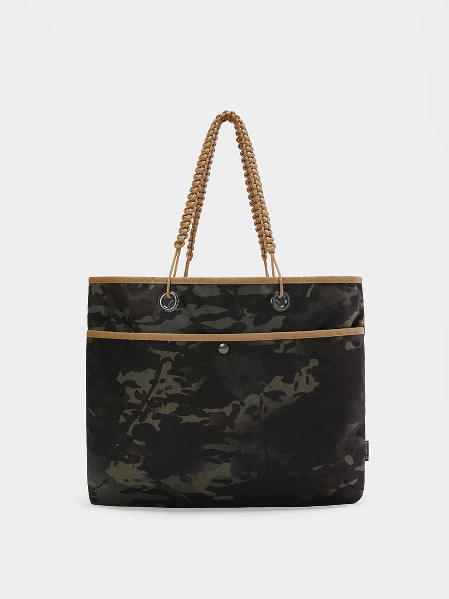 Zing tote in multicam black tabletop in back view